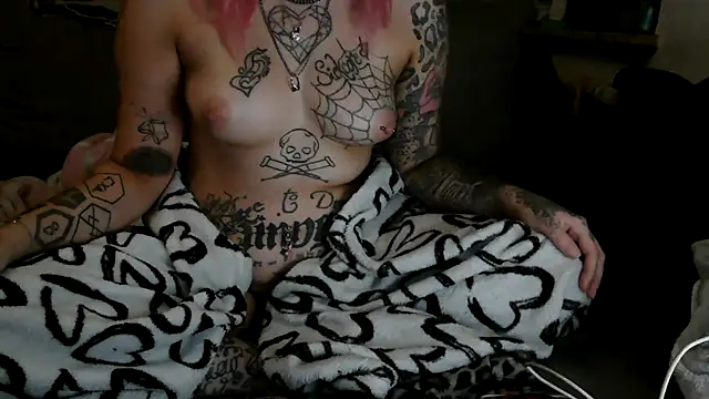 RoxxyInk Chat XXX in diretta