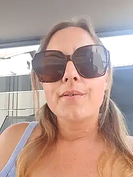 Hot_Milf_Denise XXX чат на живо