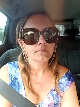 Show modela Hot_Milf_Denise na web-kameri