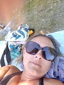 Hot_Milf_Denise Pertunjukan Webcam