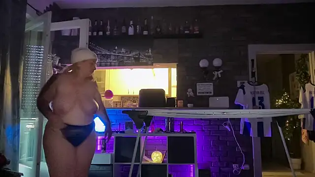Monageil Adlı Modelin Canlı XXX Sohbeti