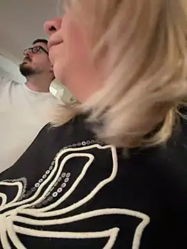 Živý XXX chat Monageil