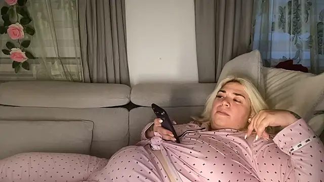 Monageil's Live XXX Chat