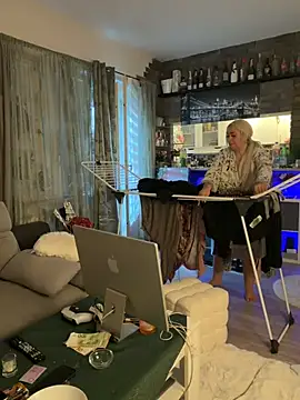 Monageil webkamerás műsora