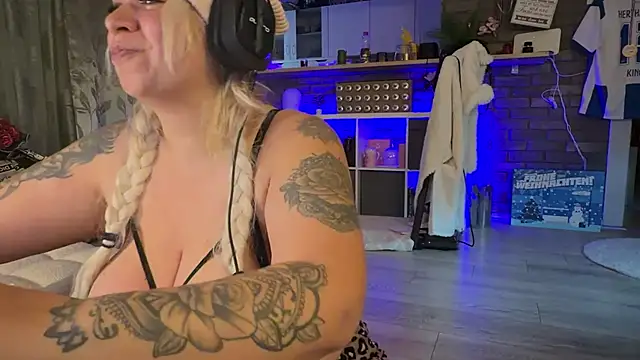 Monageil's Live XXX Chat