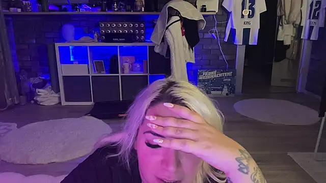 Monageil Live XXX-chat