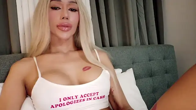 Forever_MissCandace Show in webcam
