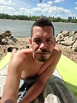 viraglaci18@xh's Webcam Show