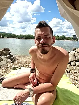 viraglaci18@xh's Webcam Show
