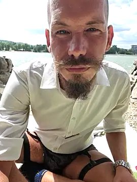 viraglaci18@xh's Webcam Show