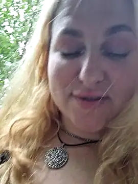 Chat +18 de LianaJu ao vivo