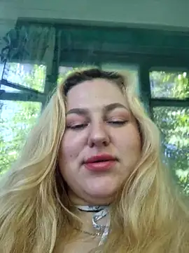 LianaJu élő XXX-chatje
