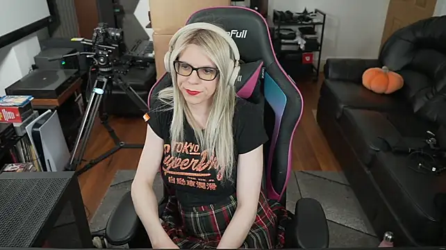 Show modela KelseyCobalt na web-kameri