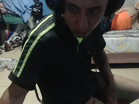 ElliotVqz182 Show in webcam