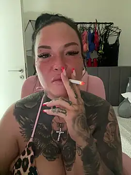 _MelinaCurves_'s Live Chat Room