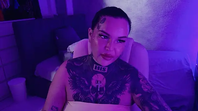 _MelinaCurves_ élő XXX-chatje