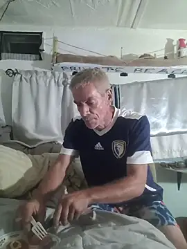 Biknight: διαδικτυακό σόου στην κάμερα