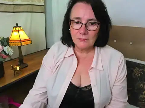 Chat +18 de DorisDesire ao vivo