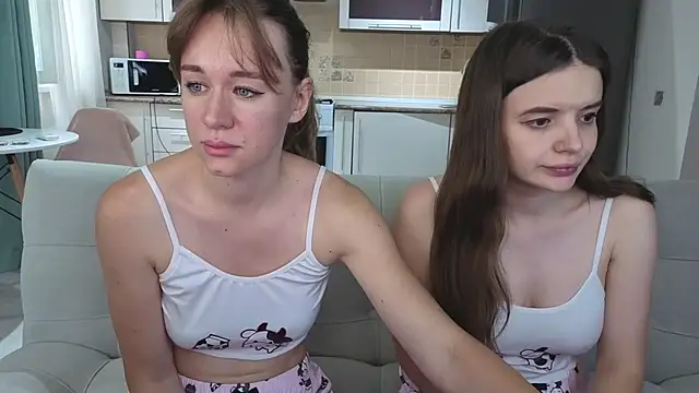 XXX chat uživo modela witches_couple