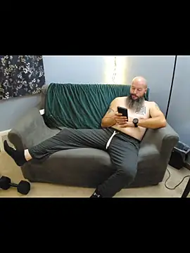Girthy-Man-Hammer webkamerás műsora