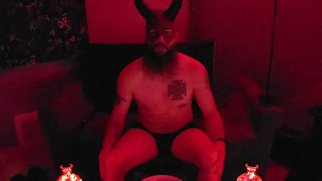 Girthy-Man-Hammer Show Webcam