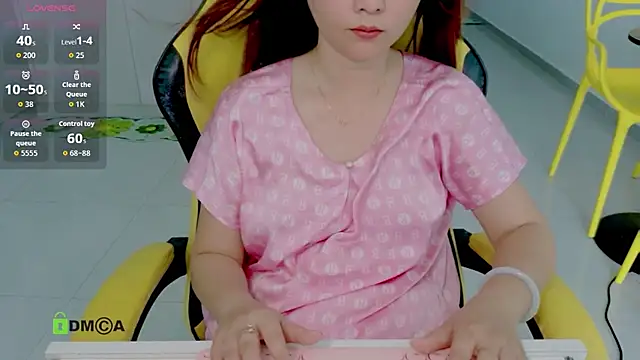 Clumsy_Girl Adlı Modelin Canlı XXX Sohbeti