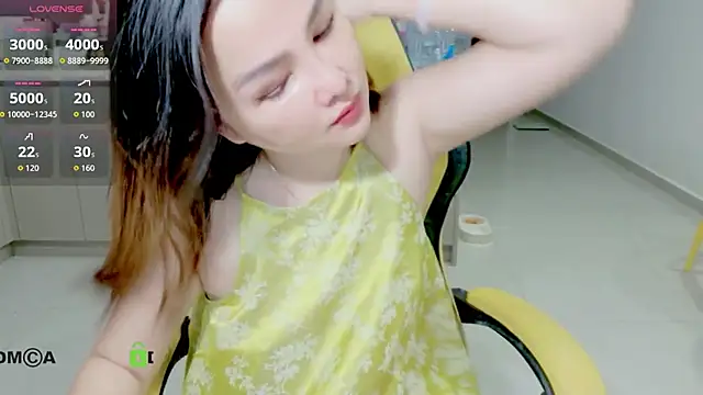 Clumsy_Girl's Live XXX Chat