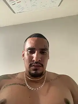 Slumlords Show in webcam