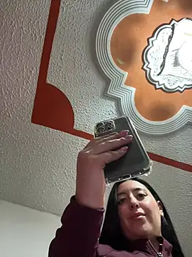 Sofhi_corolinne31's Webcam Show