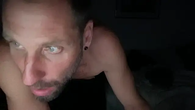 FckbbOy: διαδικτυακό σόου στην κάμερα