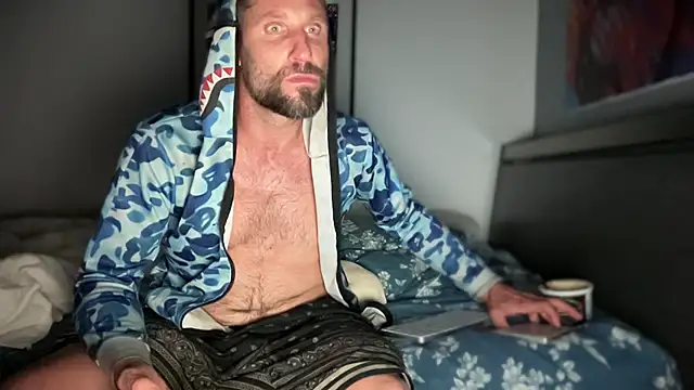 FckbbOy: διαδικτυακό σόου στην κάμερα