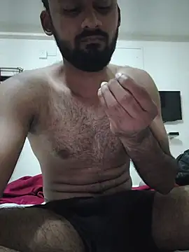 Babboy_24: διαδικτυακό σόου στην κάμερα