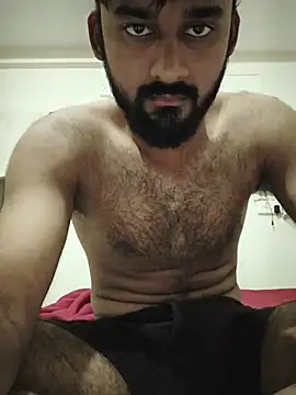Babboy_24: διαδικτυακό σόου στην κάμερα