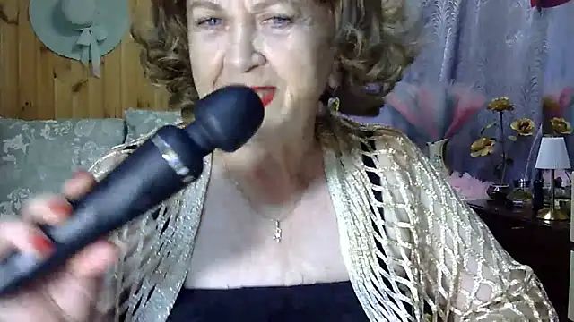 Emma52610 Show in webcam