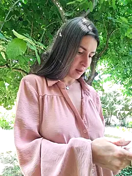 Show modela GroaningJute na web-kameri