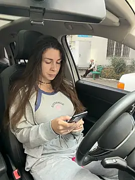 Show modela GroaningJute na web-kameri