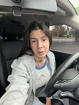 Show modela GroaningJute na web-kameri