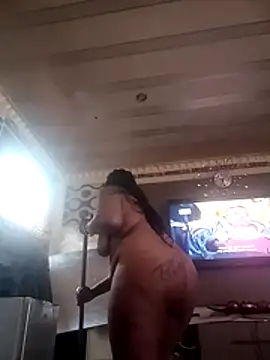 SQUITBOOTY Adlı Modelin Canlı XXX Sohbeti