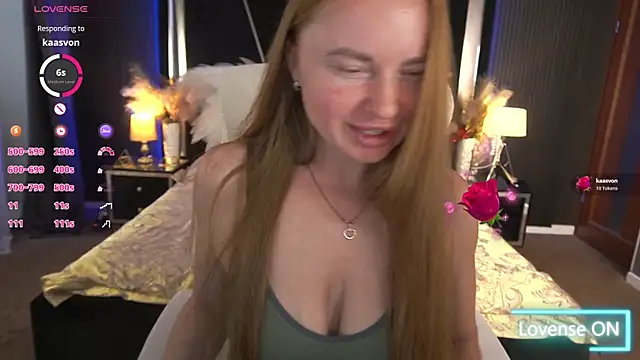MiaRedFox's Live XXX Chat
