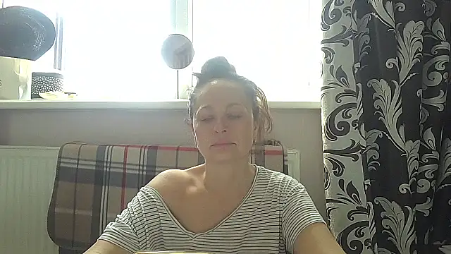 LindaStarS Show in webcam