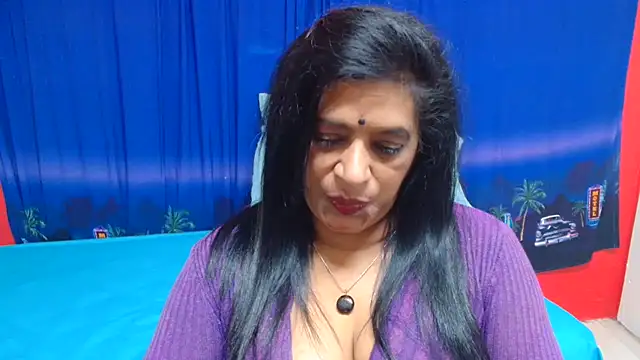 INDIANFUSION Adlı Modelin Canlı XXX Sohbeti