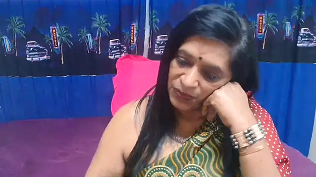 INDIANFUSION Adlı Modelin Canlı XXX Sohbeti