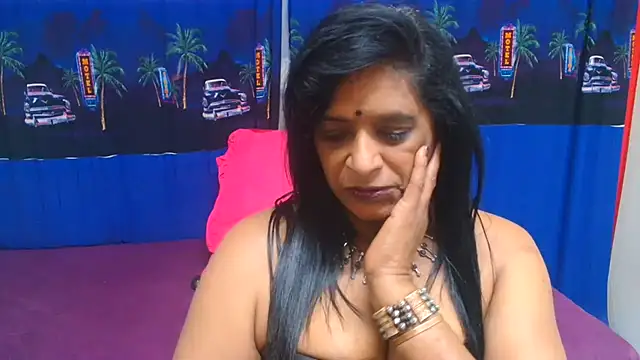 INDIANFUSION Adlı Modelin Canlı XXX Sohbeti