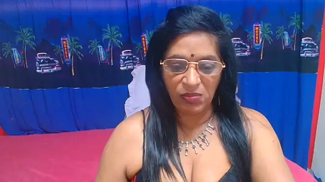 INDIANFUSION Adlı Modelin Canlı XXX Sohbeti