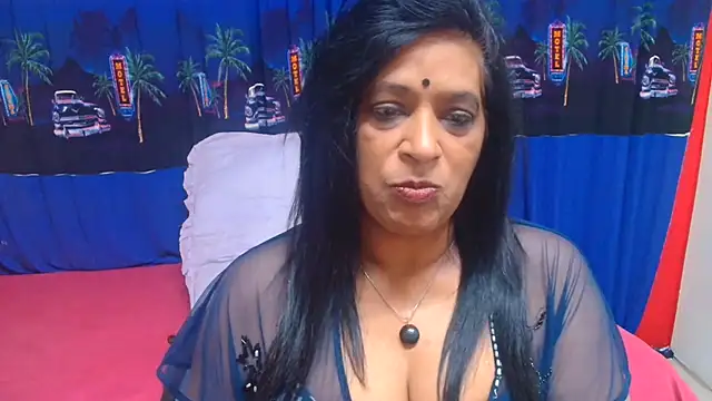 INDIANFUSION Adlı Modelin Canlı XXX Sohbeti