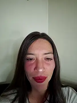 Živá chatovací místnost loveuu-bae