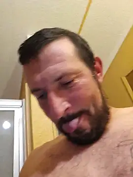 UncutHammer69 Show in webcam