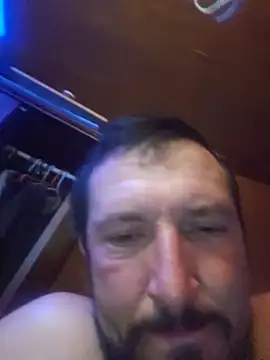 UncutHammer69 Show in webcam