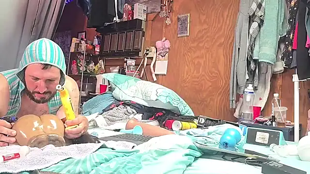 UncutHammer69's Webcam Show