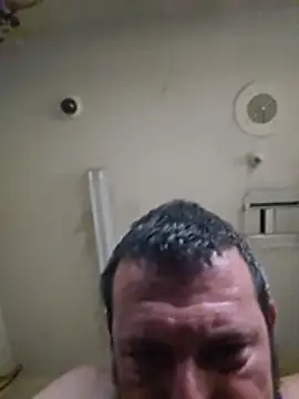 UncutHammer69 Show in webcam